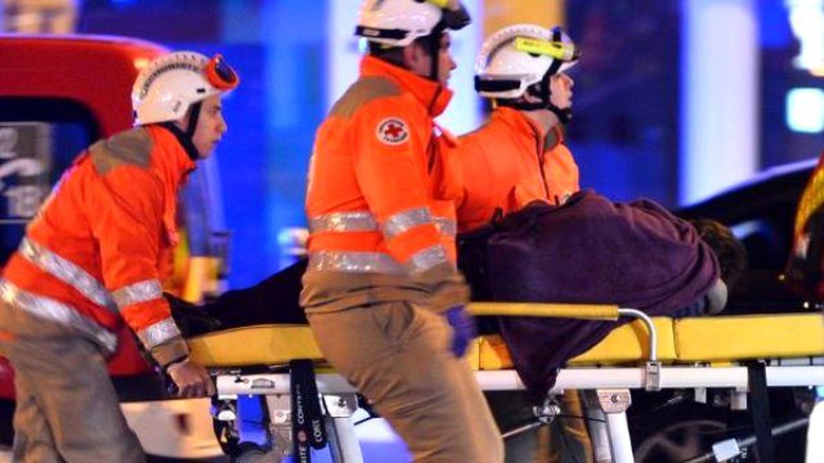 Paris'teki Saldırıyla İlgili Sosyal Medyada Kan Donduran Tweet'ler