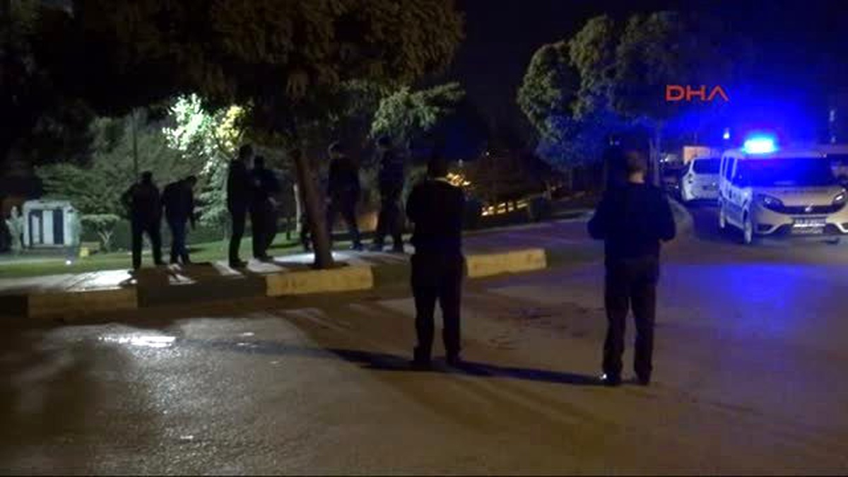 Şanlıurfa?da Parkta Oturan Gençlere Ateş Açıldı: 2 Yaralı