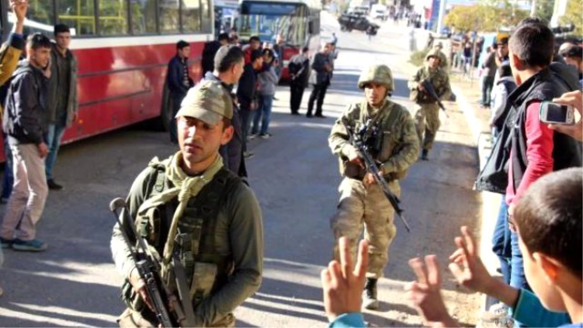 Silvan\'da Askere "Elinize Sağlık" Anonslarına HDP\'lilerden Tepki