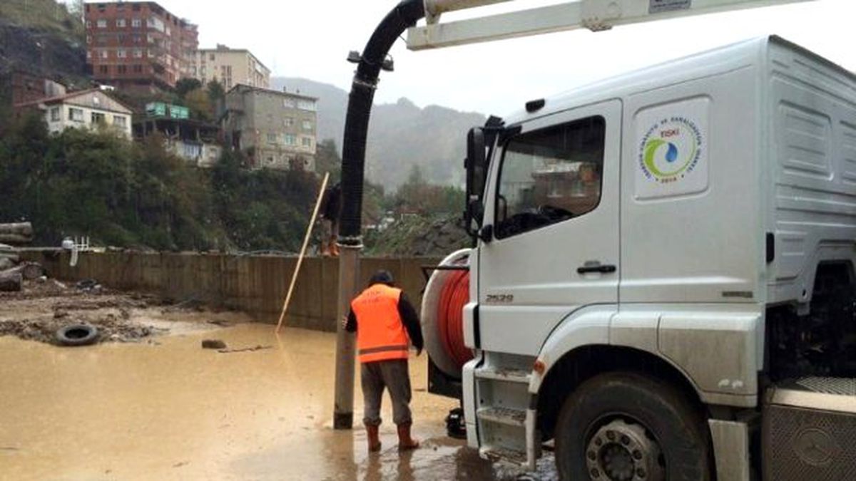 Trabzon Büyükşehir Belediyesi Borçka\'nın Yardımına Koştu