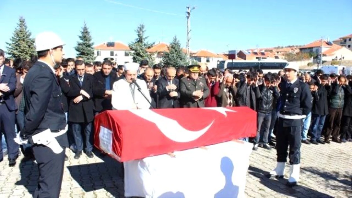 Trafik Kazasında Şehit Olan Polis Yozgat\'ta Toprağa Verildi