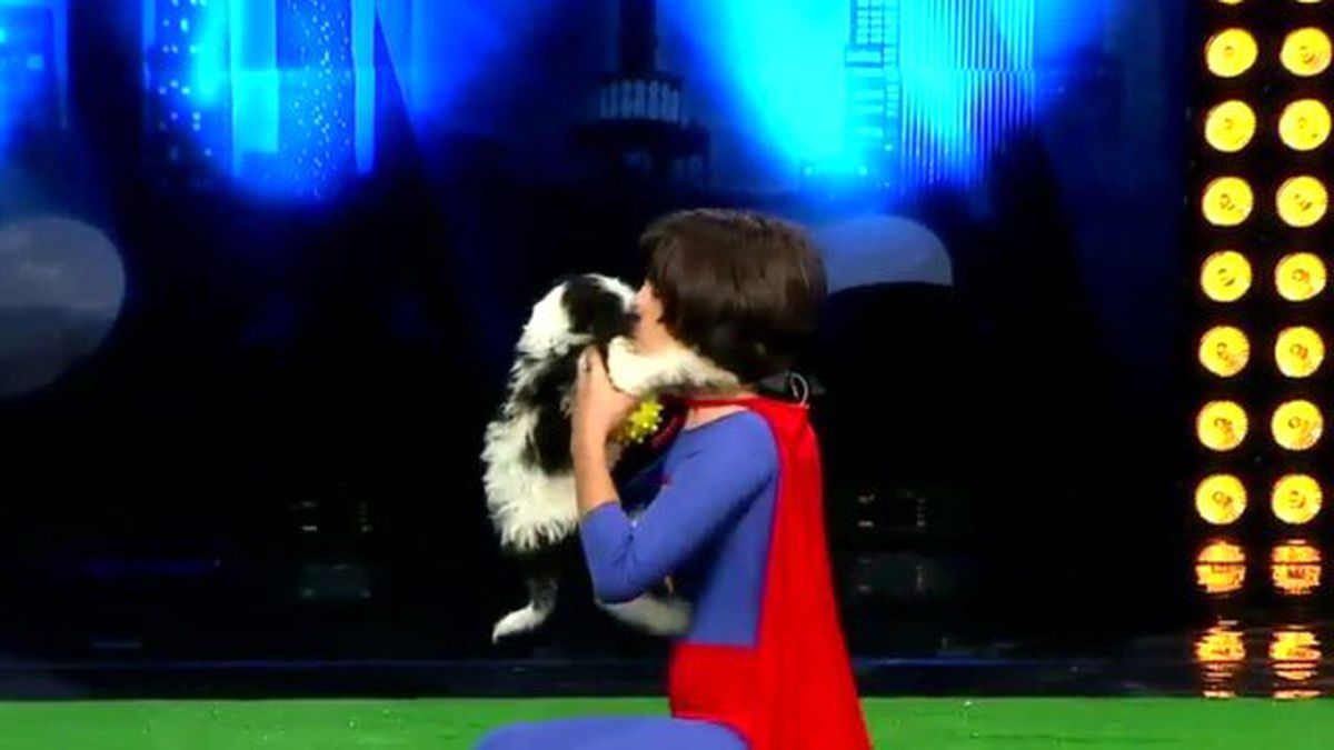 Tuğçe Demir\'in Köpek Gösterisi