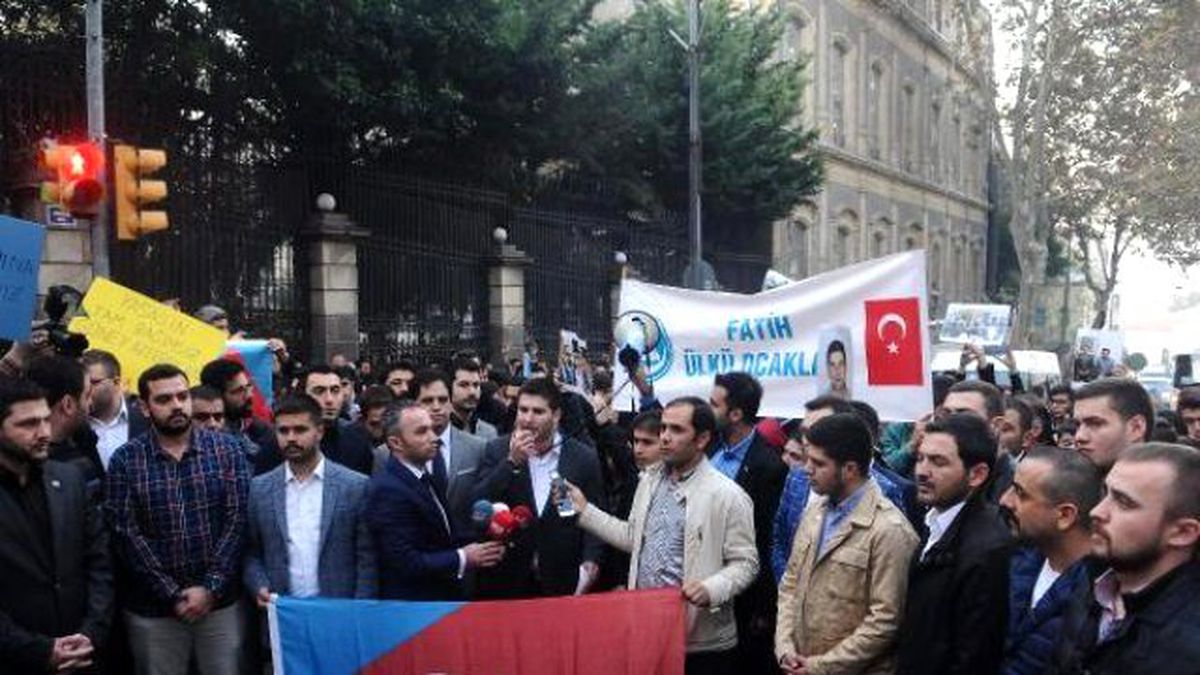 Ülkücülerden İran Başkonsolosluğu Önünde Yayın Protestosu