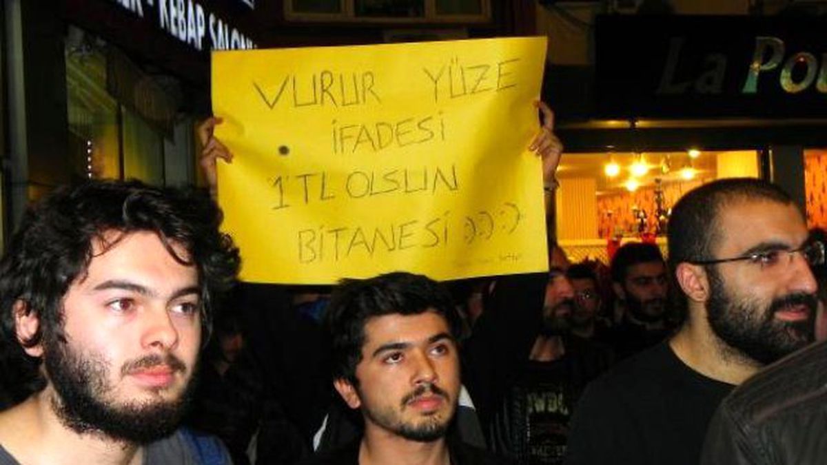 Üniversitelilerden Ulaşım Zammının Geri Alınması İçin Eylem