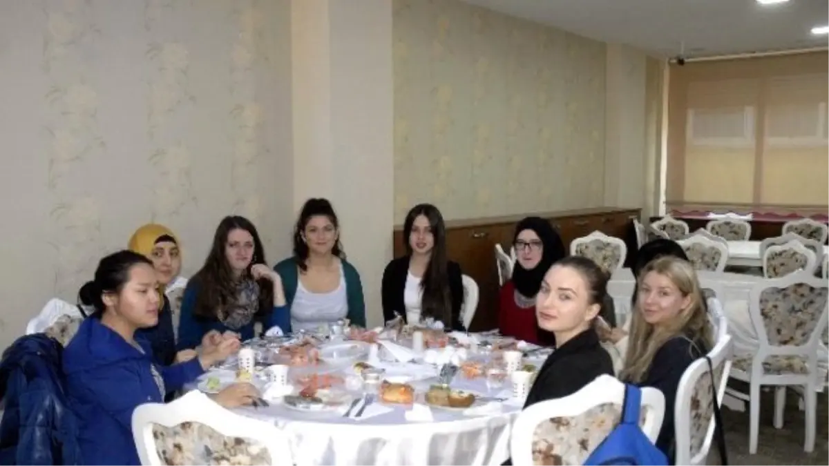Yuder'den Yabancı Öğrencilere Tanışma Kahvaltısı