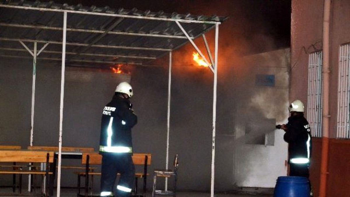 19 Yaşındaki Genç, Kendisini ve İş Yerini Yaktı