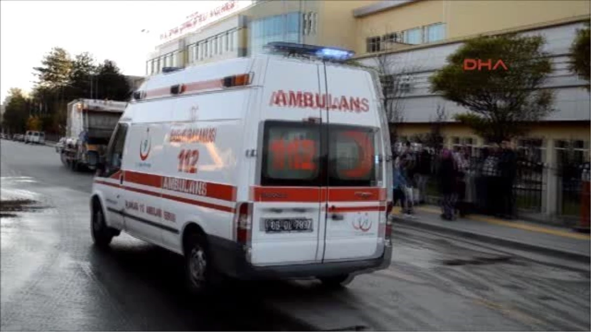 Ankara Ambulans ile Otomobil Çarpıştı: 3 Yaralı