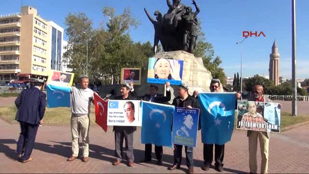 Antalya Doğu Türkistanlılar, G-20\'yi Protesto Etti