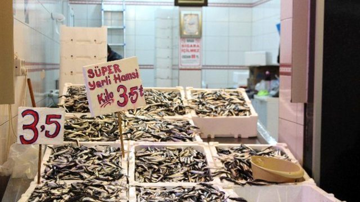 Balık Tezgahında Hamsi Arttı Fiyat Düştü