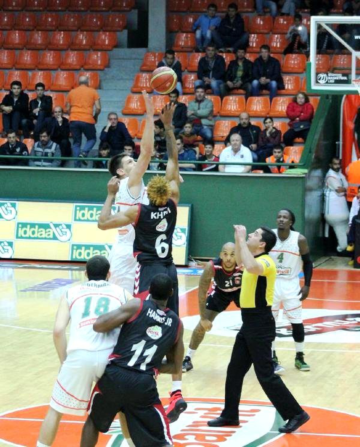 Banvit-Muratbey Uşak Sportif: 67-73