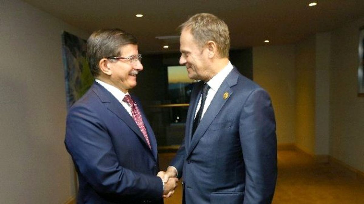 Başbakan Davutoğlu Liderlerle İkili Görüşme Yaptı