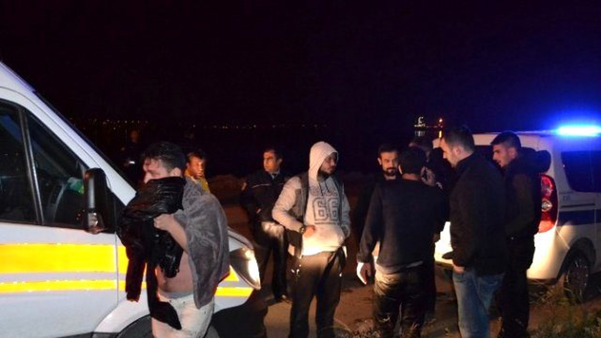 Denize Uçan Otomobilden Burunları Bile Kanamadan Çıktılar