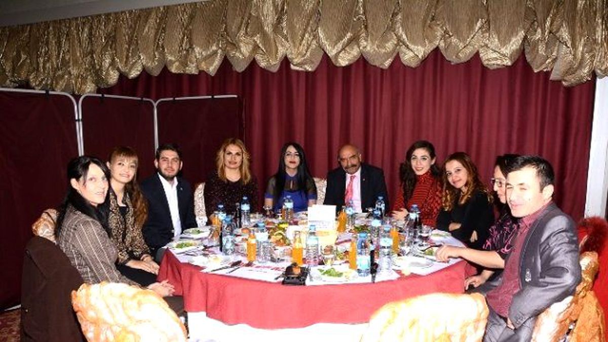 Dinar Eğitim Gönüllüleri Derneği\'nden 846 Öğrenciye Burs