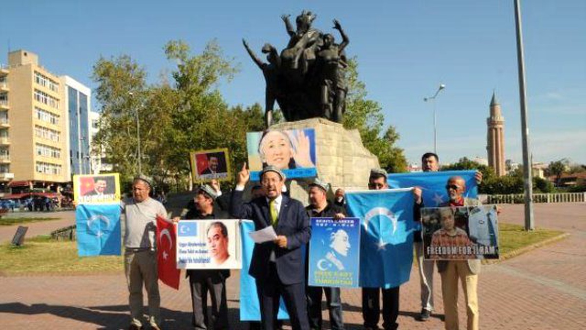 Doğu Türkistanlılar, G-20\'yi Protesto Etti