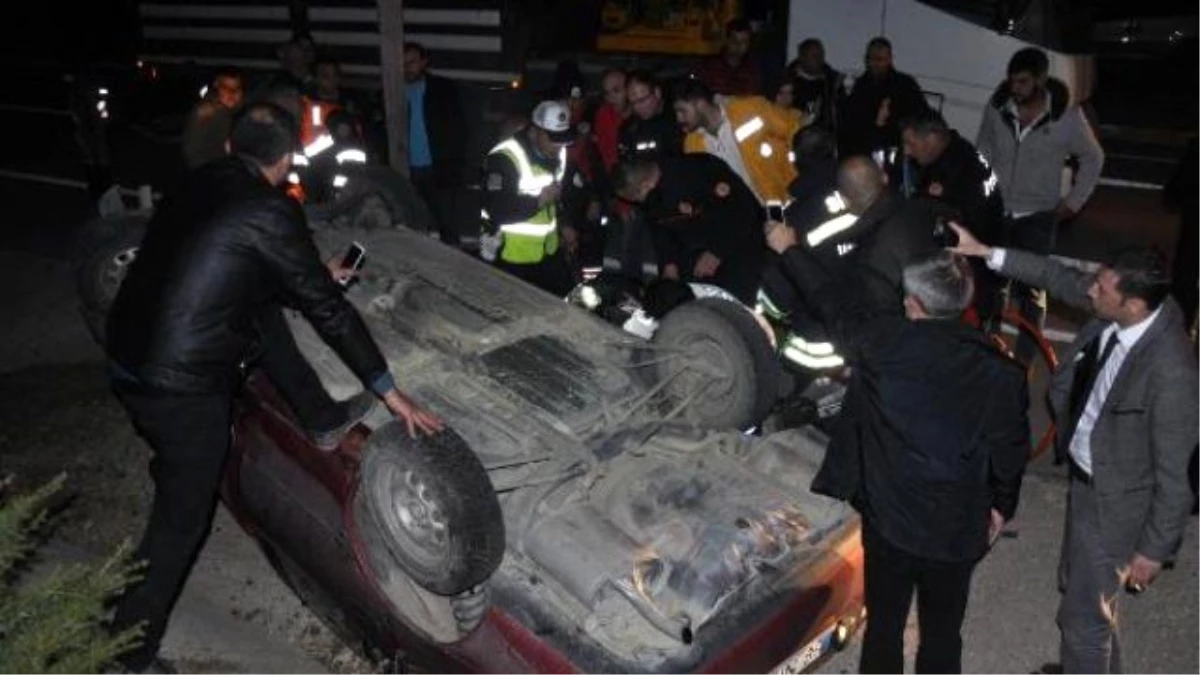 Sivas\'ta Domuza Çarpan Otomobil Takla Attı: 5 Yaralı