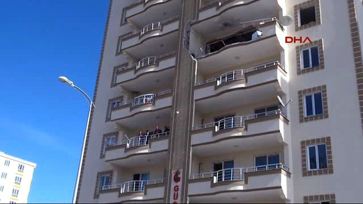 Gaziantep Valiliği: Hücre Evindeki Operasyonda Canlı Bomba Kendisini Patlattı; 5 Polis Yaralı, 2...