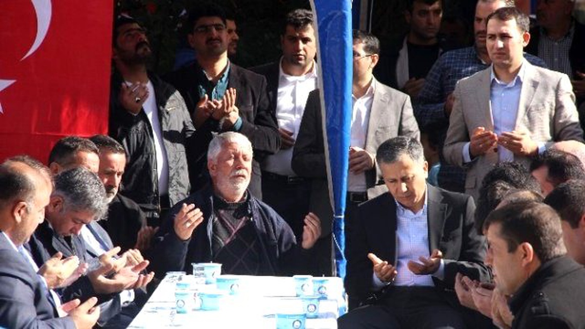 Gaziantep Valisi\'nden Şehit Babasına Taziye Ziyareti