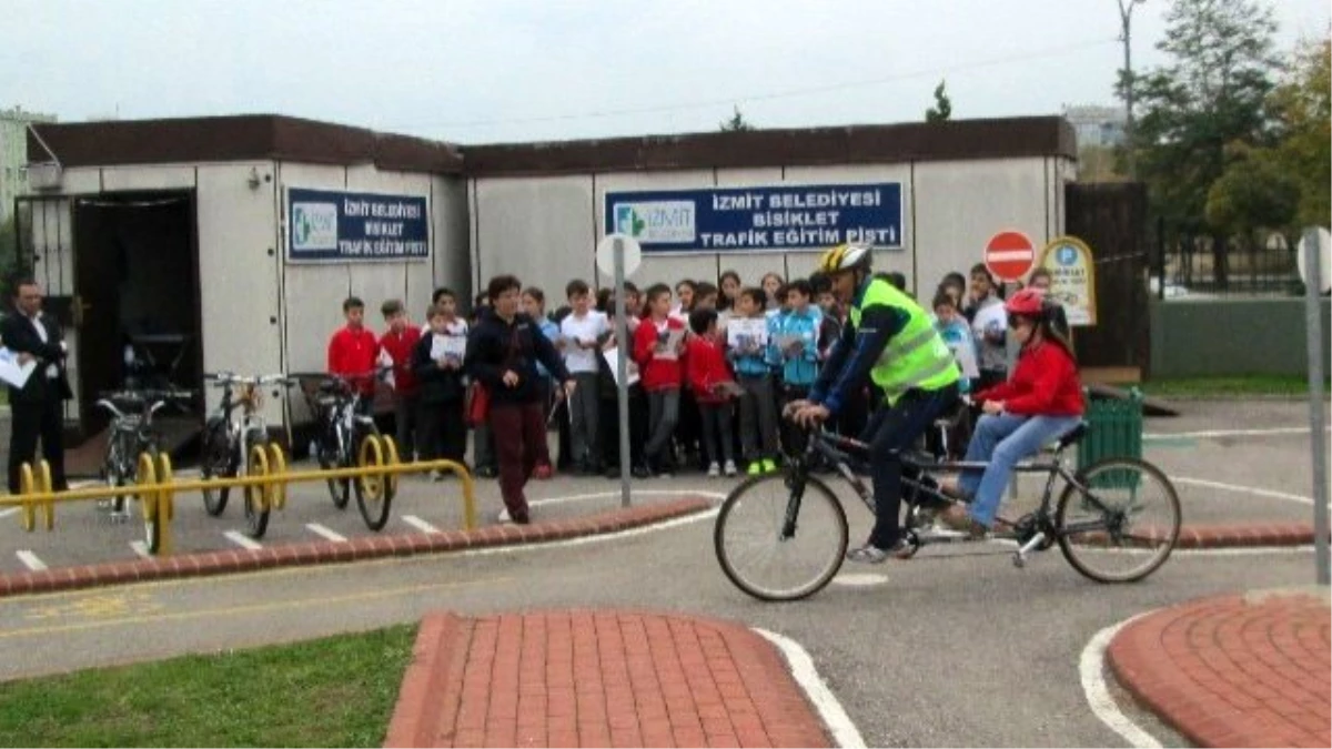 İzmit Belediyesi Tarafından Bisiklet Eğitimi Devam Ediyor