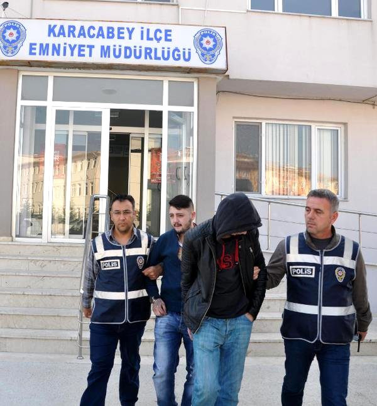 Karacabey\'de Hırsızlık Yapan 5 Kişi Tutuklandı