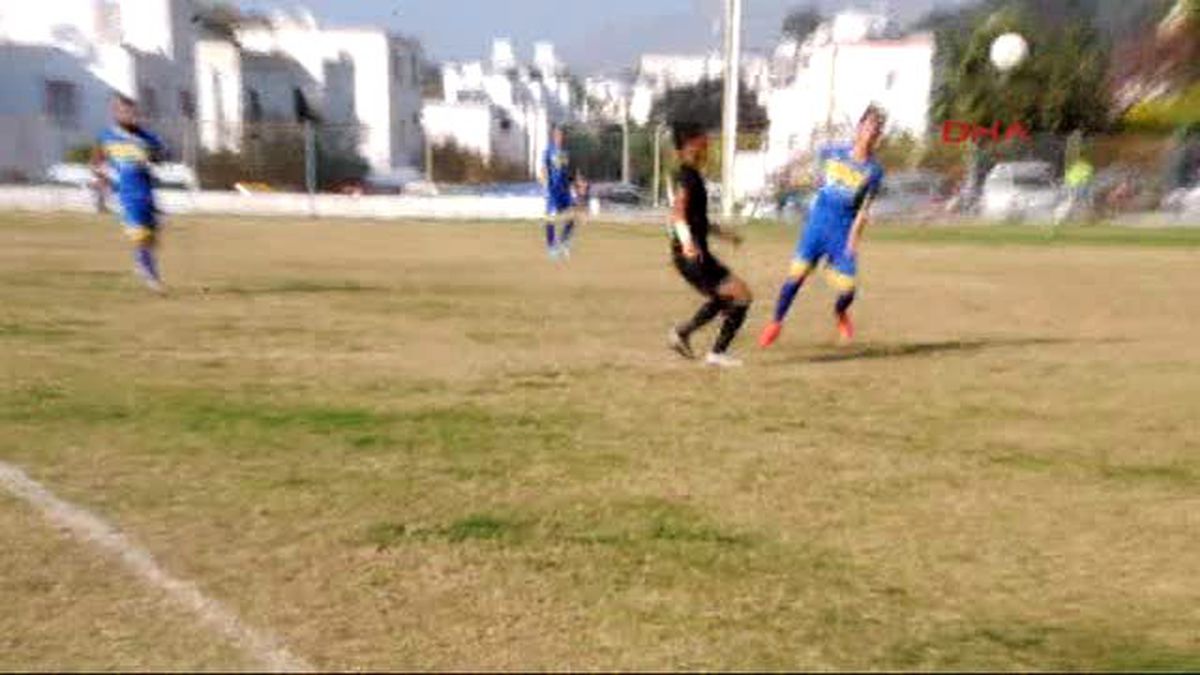 Turgutreispor ile Gümüşlük Gençlikspor Maçının Bitiminde Saha Karıştı