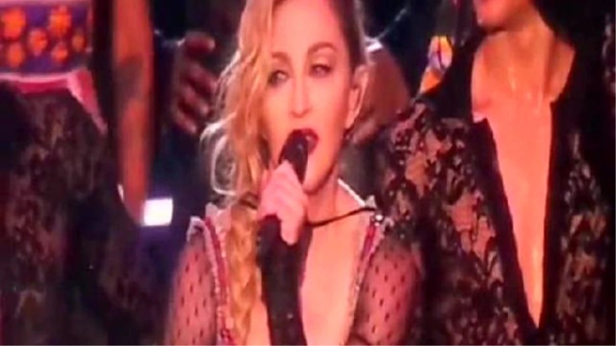 Madonna\'nın \'Paris\' Gözyaşları