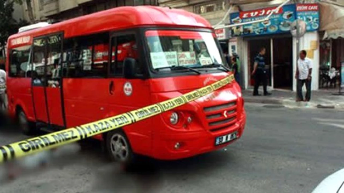 Mersin\'de Minibüs Kazası: 23 Yaralı