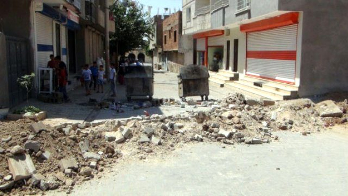 Nusaybin\'de Teröristler, Camilerde PKK Marşı Çalıyor