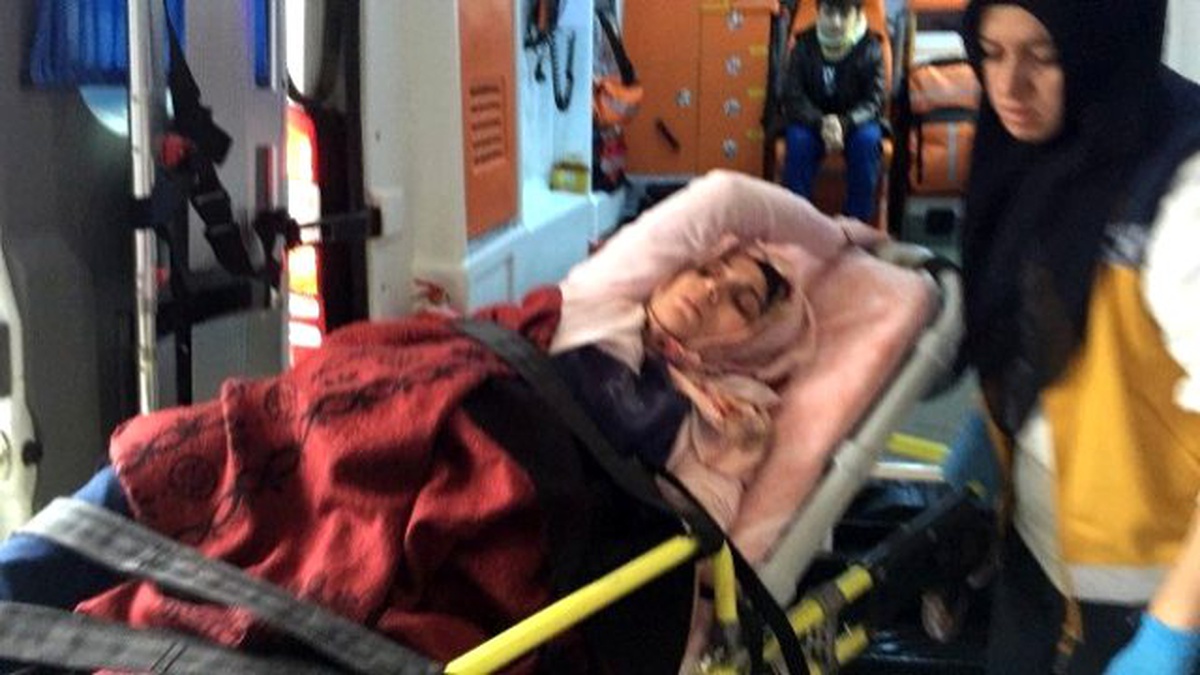 Otomobil Kamyona Çarptı: 1\'i Çocuk 5 Yaralı