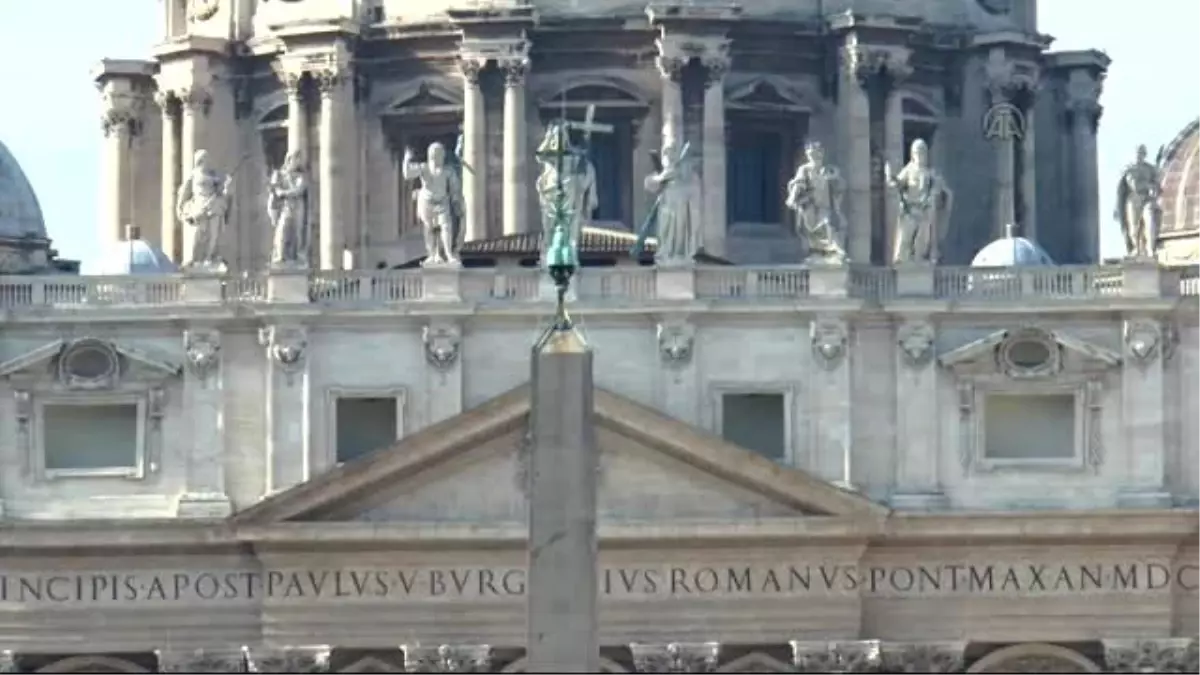 Papa Franciscus Paris Kurbanlarını Andı