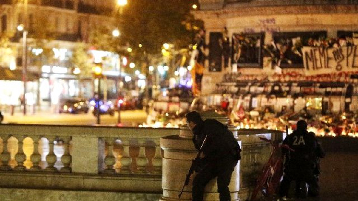 Paris\'te Bomba Söylentisi Paniğe Neden Oldu
