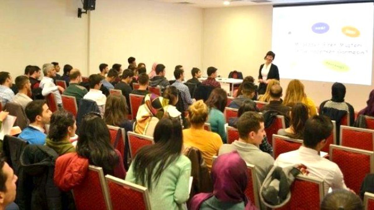 Pıazza\'da Mağazacılık Eğitim Semineri Başladı