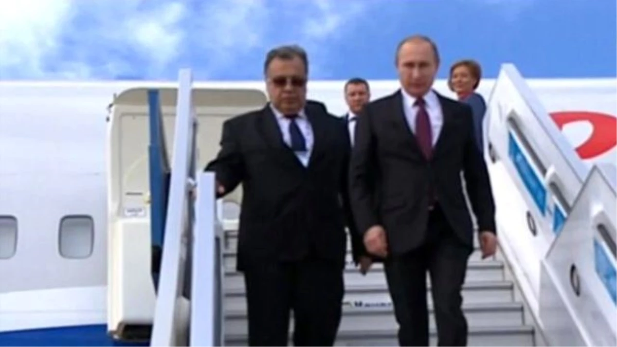 Putin, G-20 İçin Antalya\'ya İndi; Ceketini Çıkardı
