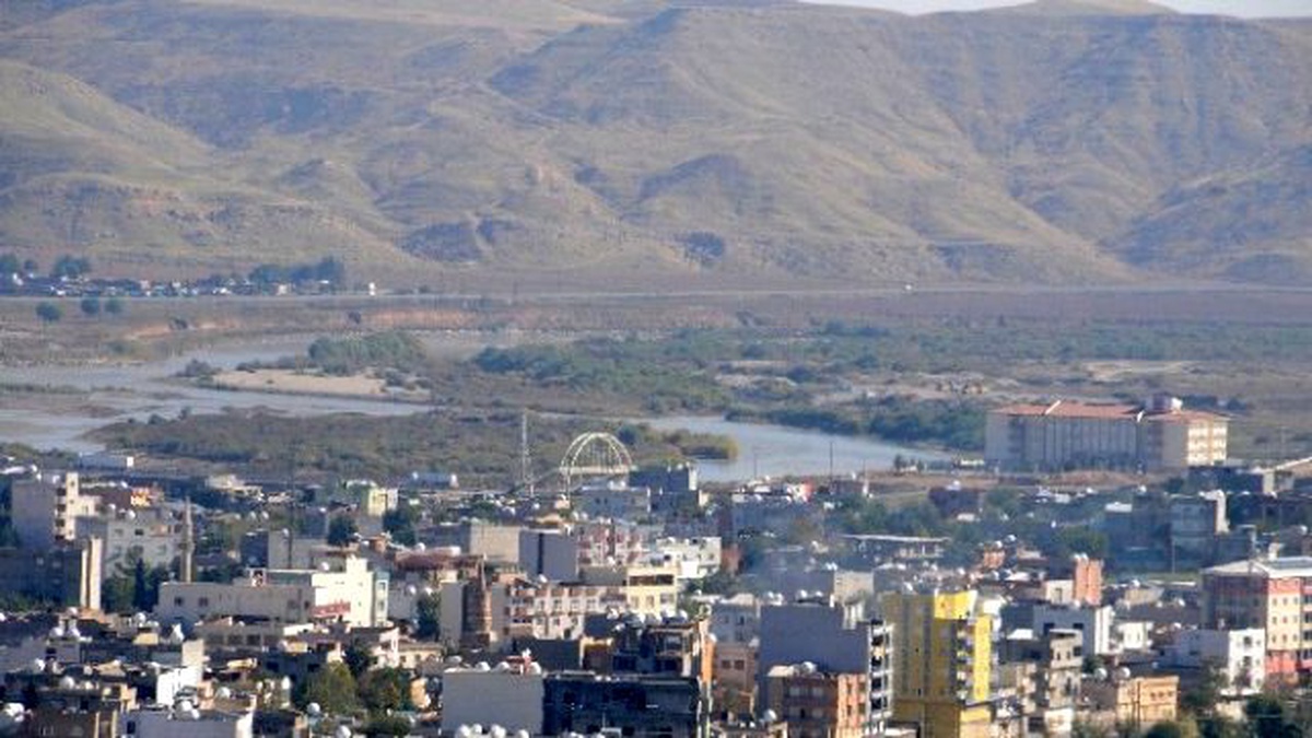 Sokağa Çıkma Yasağının Sürdüğü Cizre\'de Yer Yer Silah Sesleri Yükseliyor