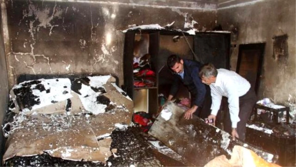 Yangın 6 Kişilik Aileyi Evsiz Bıraktı