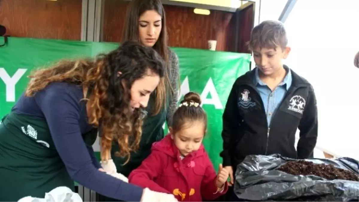 Zeytinburnu Tıbbi Bitkiler Bahçesi, Tohum Takas Şenliği\'nde