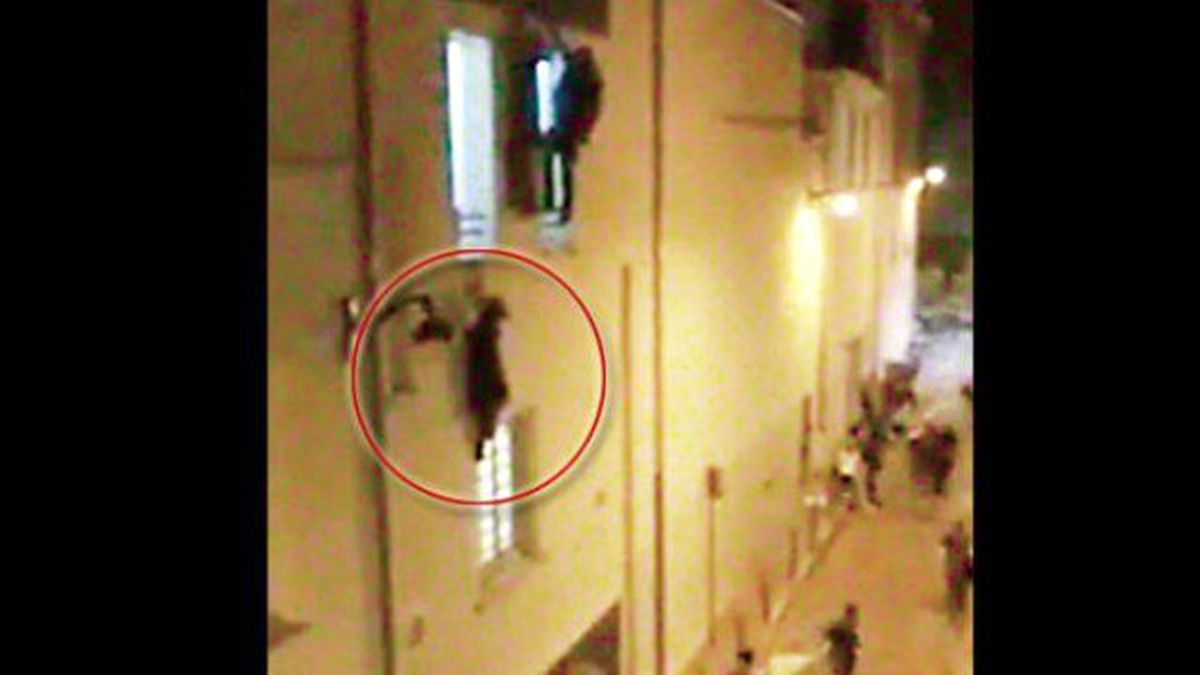 Paris Saldırılarının Simgesi 2. Kattan Sarkan Hamile Kadın Kurtarılmış