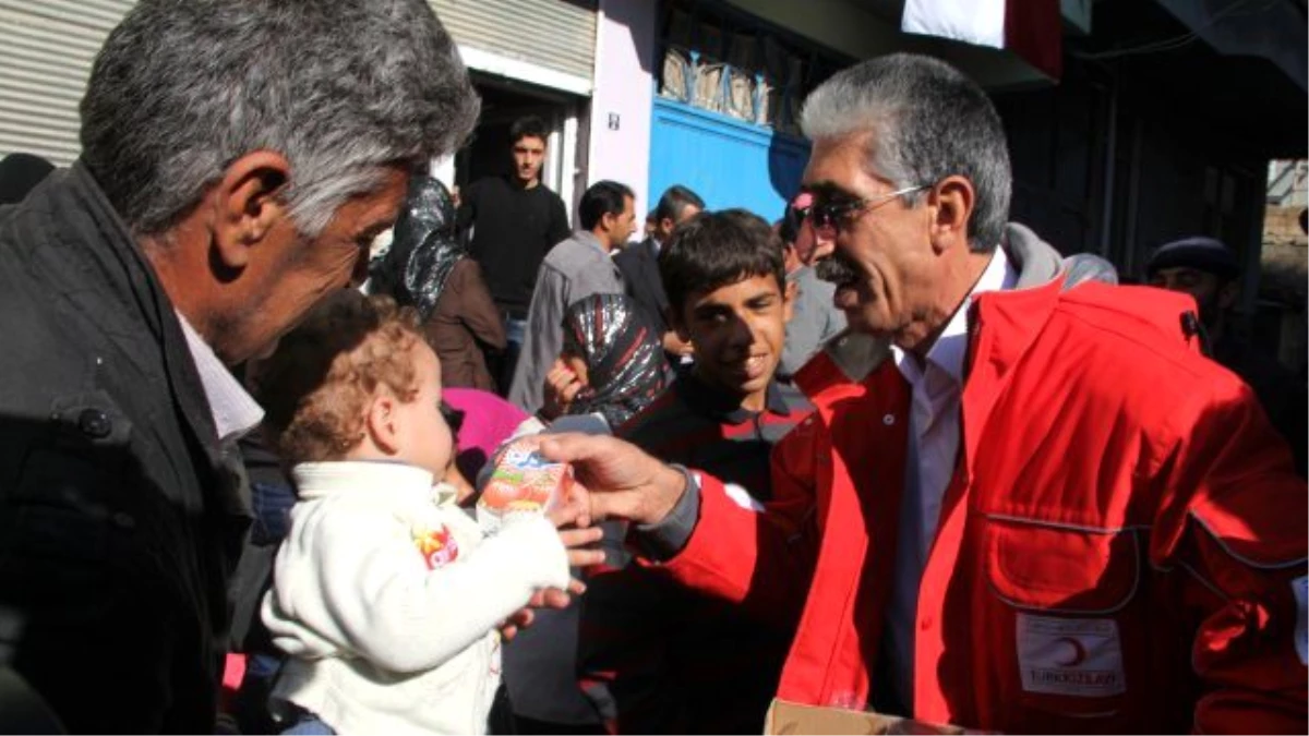 Türk Kızılayı\'ndan Suriyeli Ailelere Gıda Yardımı