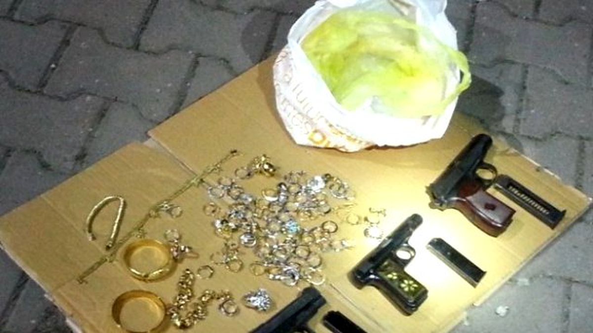 Çaldıkları 300 Bin Lira Değerindeki Ziynet Eşyalarıyla Yakalandılar