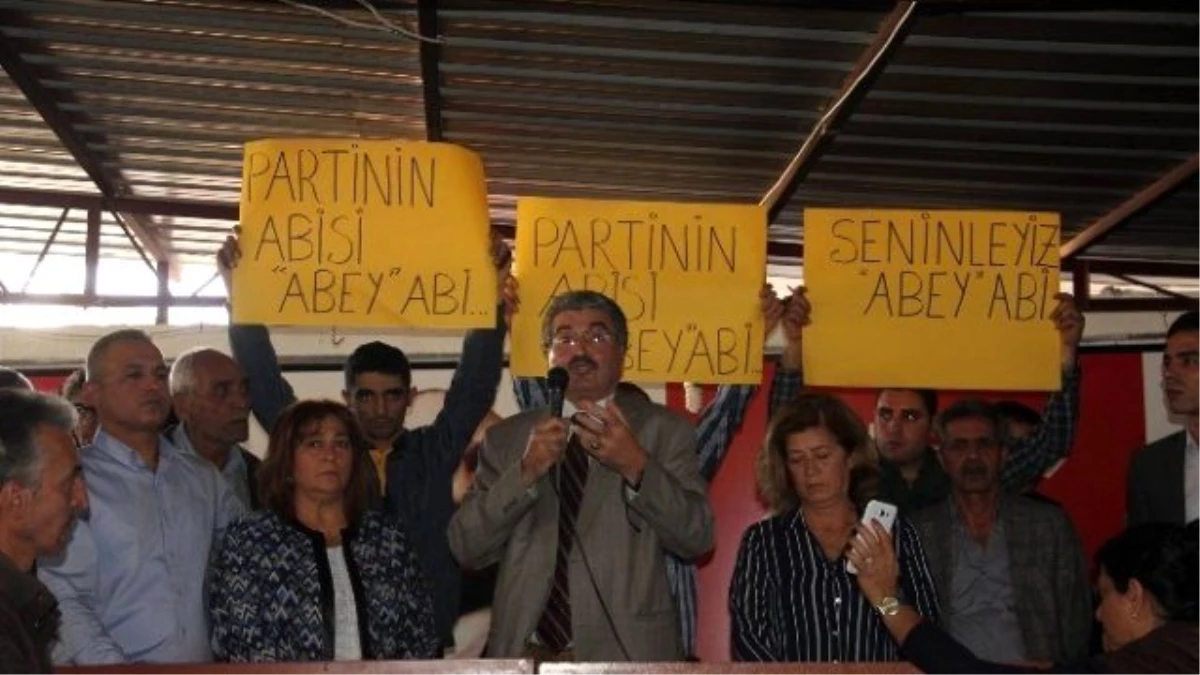 CHP\'li Başkanın "Küfür ve Baskın" İstifasına Partililer Engel Oldu