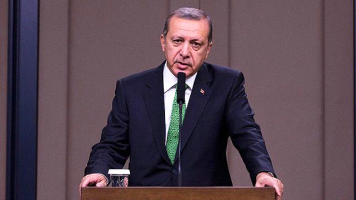 Cumhurbaşkanı Erdoğan, Hükümeti Kurma Görevini Davutoğlu'na Veriyor