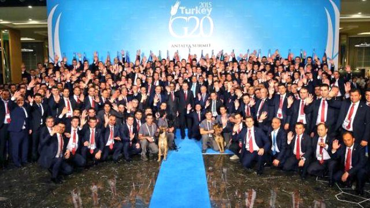 Cumhurbaşkanı, Organizasyon Personeliyle Hatıra Fotoğrafı Çektirdi
