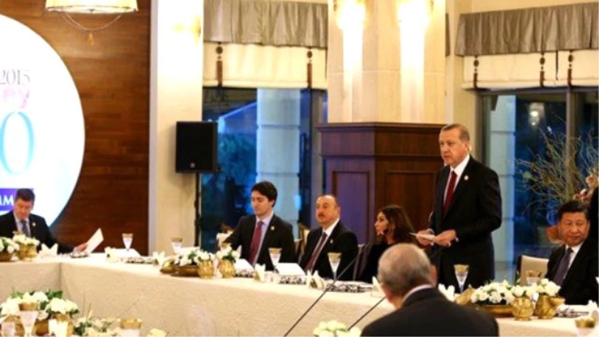 G20\'ye Katılan Lider Eşlerinin Masasındaki Tek Erkek