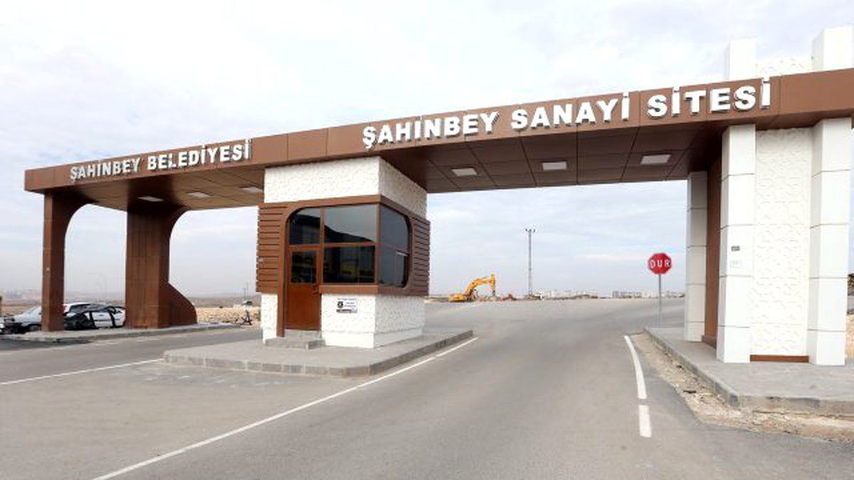 Gaziantep\'te Karataş Oto Sanayi Sitesi\'nin Yollarını Asfaltladı