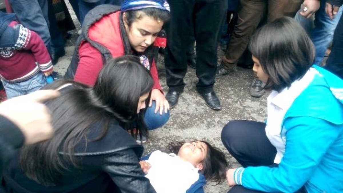 Hafif Ticari Aracın Çarptığı Lise Öğrencisi Yaralandı
