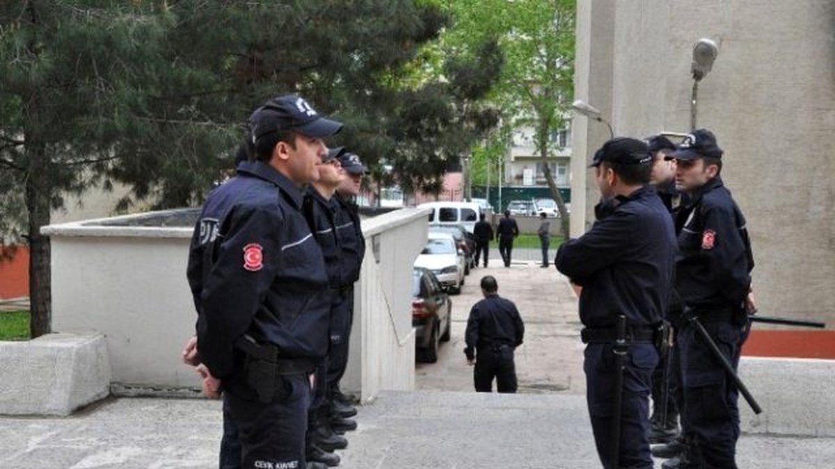 Kck\'dan Gözaltına Alınan 14 Kişi Adliyeye Sevk Edildi