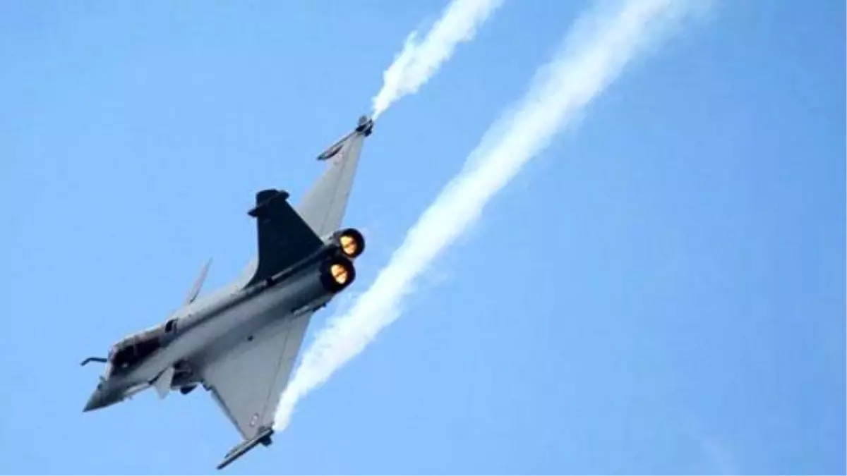 Le Figaro Gazetesi: Fransa Suriye'nin Raka Kentini Bombaladı