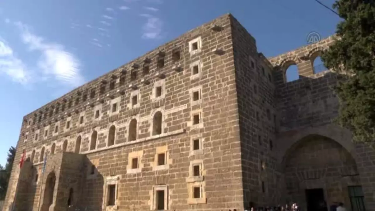 Lider Eşleri Aspendos Antik Tiyatrosu\'nu Gezdi (1)