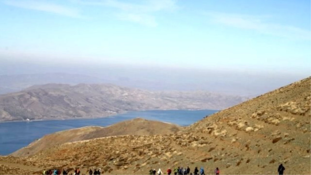 Şanlıurfalı Dağcılar Hazarbaba Dağına Tırmandı