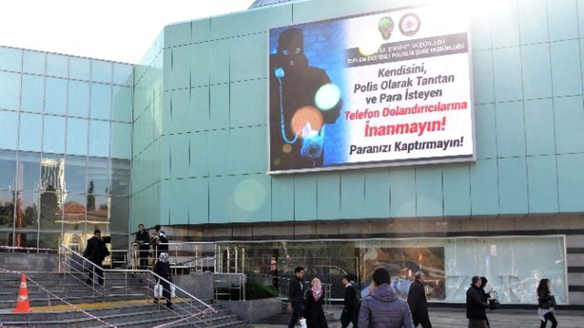 Toplum Destekli Polislerden Telefon Dolandırıcılarına Karşı Uyarı
