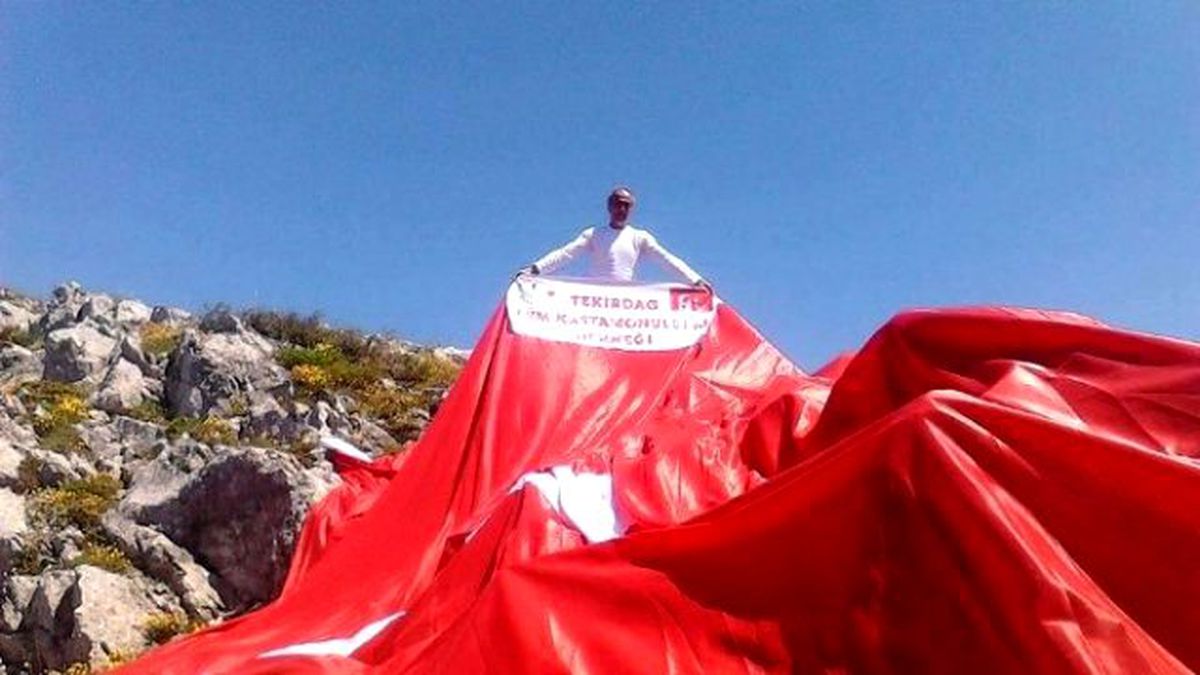 Tümkasder\'den Bolu Dağı\'na Dev Türk Bayrağı